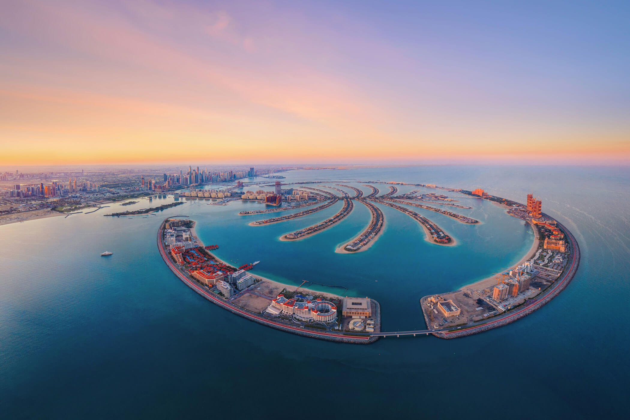 Dubais the Palm bei Sonnenuntergang in der Vogelperspektive